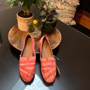 NWT Toms 8.5